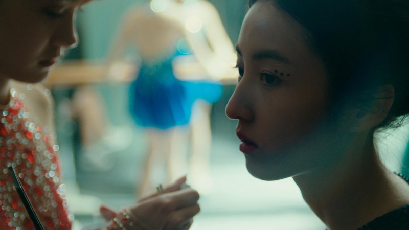 Xem Phim Cô Gái Trên Bờ Vực, Girl on Edge 2025 Xem Phim Cô Gái Trên Bờ Vực, Girl on Edge 2025